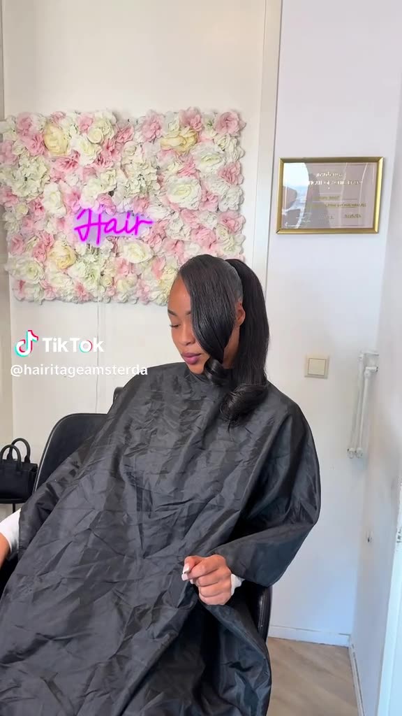 Gladde ponytail over de schouder
