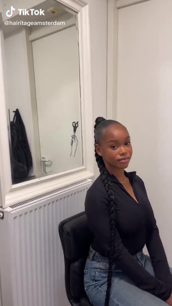 Lange braided ponytail in één vlecht